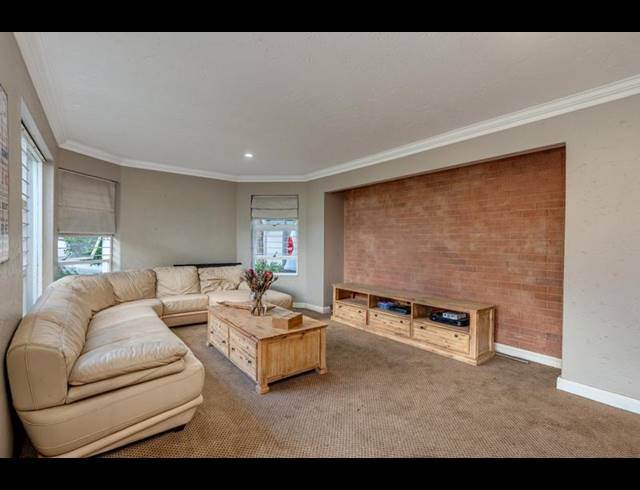 4 BEDROOM HOUSE FOR SALE IN FOURWAYS GARDENS